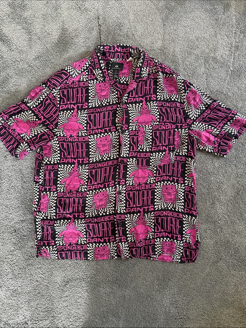 H&Medium SpongeBob SquarePants Relaxed Fit Shirt Button Down Shirt in Black &